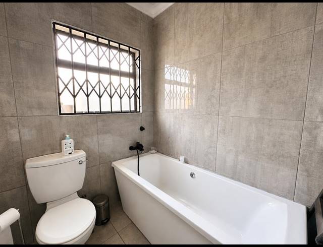 2 BEDROOM TOWNHOUSE FOR SALE IN LAMBTON GARDENS